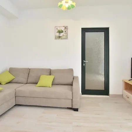 Apartment Gorgeous In Seget Donji With Kitchen Trogir