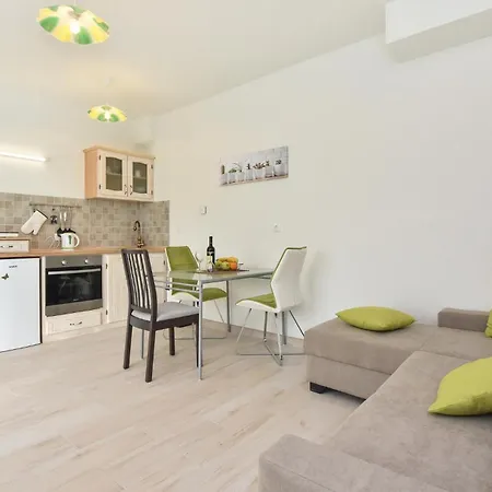 Apartment Gorgeous In Seget Donji With Kitchen Trogir
