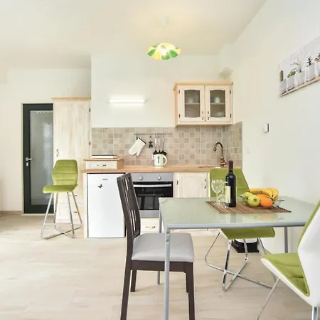 Cozy In Seget Donji Apartman